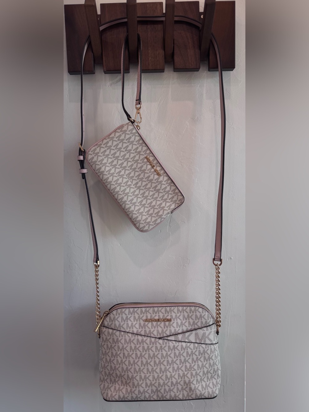 MK Logo Dome Crossbody Bag set- pink